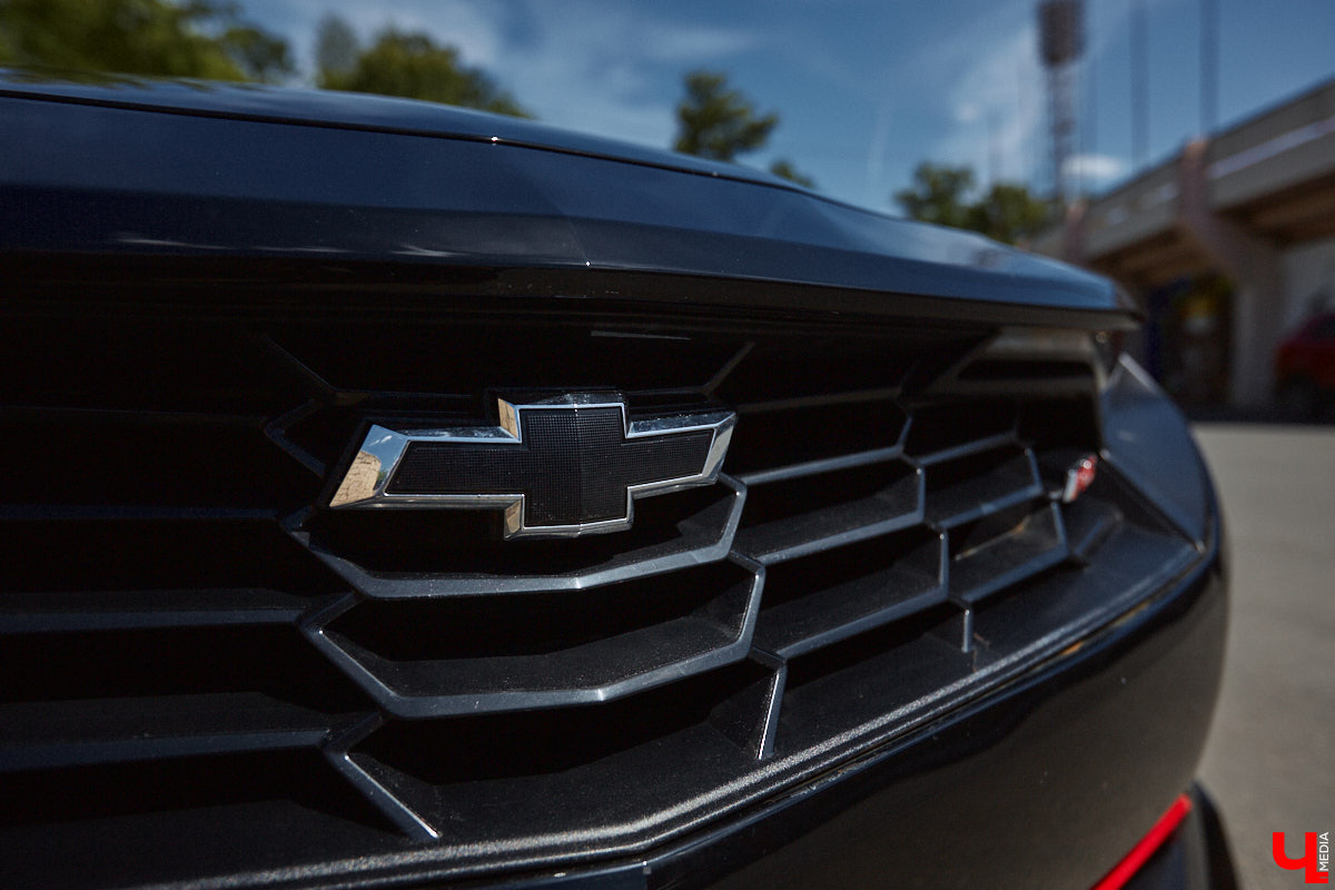 В детстве многие из нас мечтали сесть за руль красивой машины, увиденной на экране или витрине магазина игрушек. Закрыть давний гештальт решил Тимур Фатехов. Выбор отца двух прекрасных дочек пал на брутальный Chevrolet Camaro шестого поколения. Впечатлениями о приобретенном маслкаре владимирец поделился с «Ключ-Медиа».