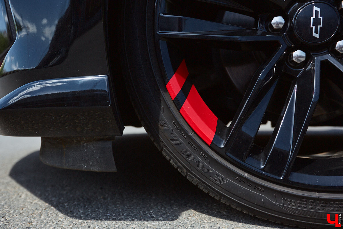 В детстве многие из нас мечтали сесть за руль красивой машины, увиденной на экране или витрине магазина игрушек. Закрыть давний гештальт решил Тимур Фатехов. Выбор отца двух прекрасных дочек пал на брутальный Chevrolet Camaro шестого поколения. Впечатлениями о приобретенном маслкаре владимирец поделился с «Ключ-Медиа».