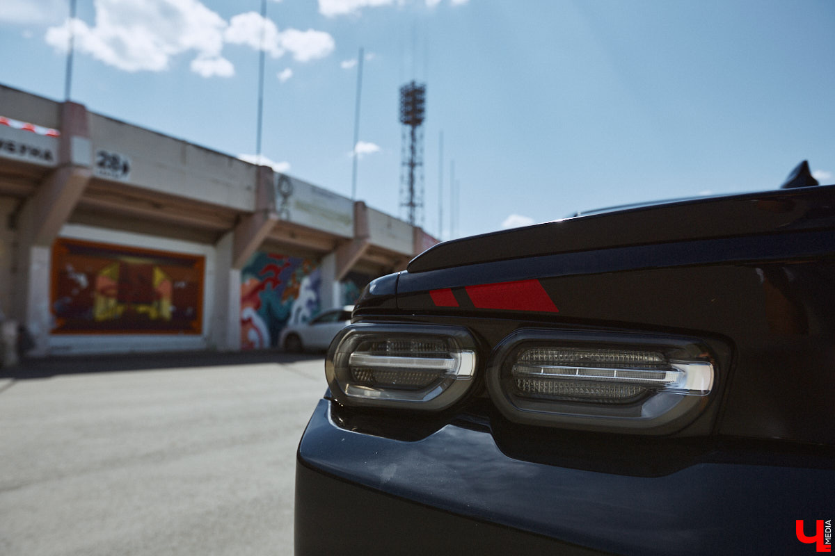 В детстве многие из нас мечтали сесть за руль красивой машины, увиденной на экране или витрине магазина игрушек. Закрыть давний гештальт решил Тимур Фатехов. Выбор отца двух прекрасных дочек пал на брутальный Chevrolet Camaro шестого поколения. Впечатлениями о приобретенном маслкаре владимирец поделился с «Ключ-Медиа».