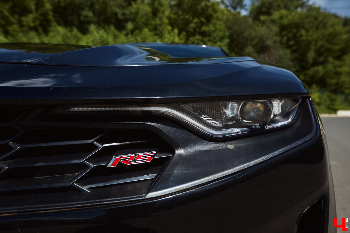 В детстве многие из нас мечтали сесть за руль красивой машины, увиденной на экране или витрине магазина игрушек. Закрыть давний гештальт решил Тимур Фатехов. Выбор отца двух прекрасных дочек пал на брутальный Chevrolet Camaro шестого поколения. Впечатлениями о приобретенном маслкаре владимирец поделился с «Ключ-Медиа».