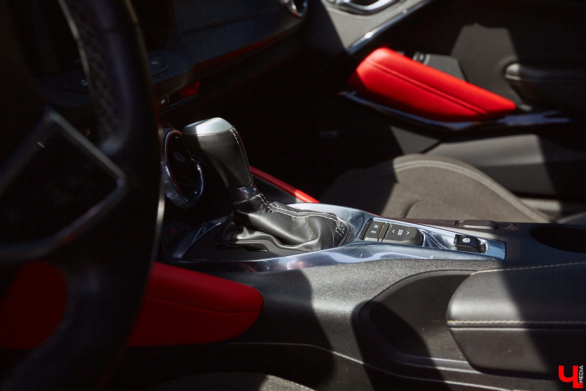 В детстве многие из нас мечтали сесть за руль красивой машины, увиденной на экране или витрине магазина игрушек. Закрыть давний гештальт решил Тимур Фатехов. Выбор отца двух прекрасных дочек пал на брутальный Chevrolet Camaro шестого поколения. Впечатлениями о приобретенном маслкаре владимирец поделился с «Ключ-Медиа».