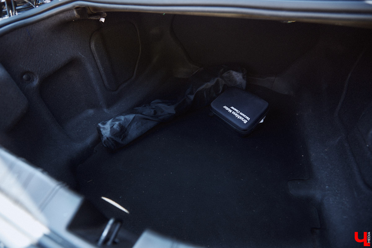 В детстве многие из нас мечтали сесть за руль красивой машины, увиденной на экране или витрине магазина игрушек. Закрыть давний гештальт решил Тимур Фатехов. Выбор отца двух прекрасных дочек пал на брутальный Chevrolet Camaro шестого поколения. Впечатлениями о приобретенном маслкаре владимирец поделился с «Ключ-Медиа».