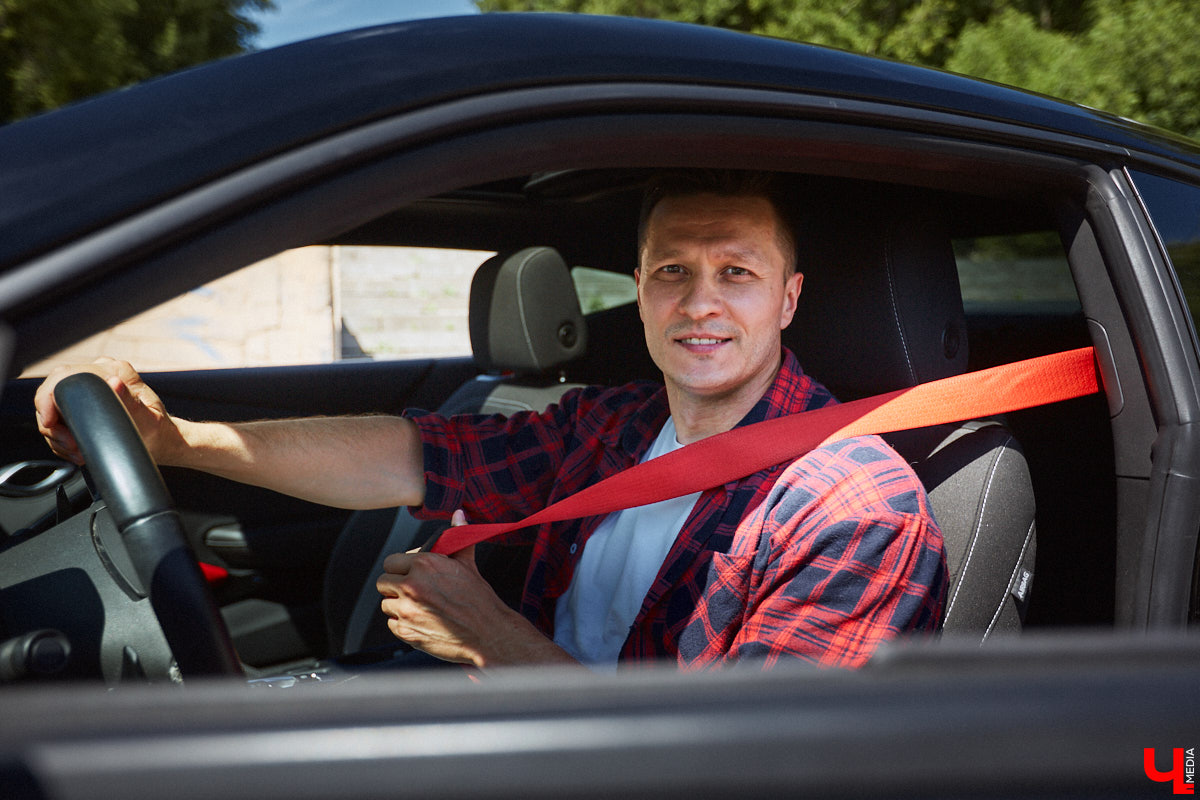 В детстве многие из нас мечтали сесть за руль красивой машины, увиденной на экране или витрине магазина игрушек. Закрыть давний гештальт решил Тимур Фатехов. Выбор отца двух прекрасных дочек пал на брутальный Chevrolet Camaro шестого поколения. Впечатлениями о приобретенном маслкаре владимирец поделился с «Ключ-Медиа».