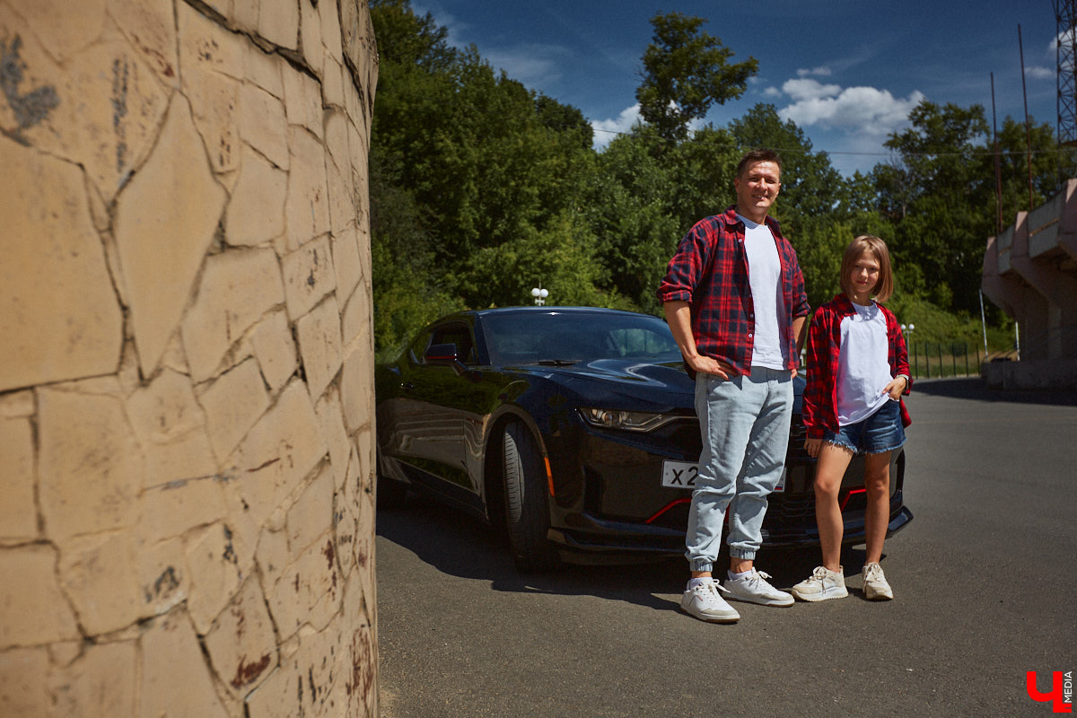 В детстве многие из нас мечтали сесть за руль красивой машины, увиденной на экране или витрине магазина игрушек. Закрыть давний гештальт решил Тимур Фатехов. Выбор отца двух прекрасных дочек пал на брутальный Chevrolet Camaro шестого поколения. Впечатлениями о приобретенном маслкаре владимирец поделился с «Ключ-Медиа».