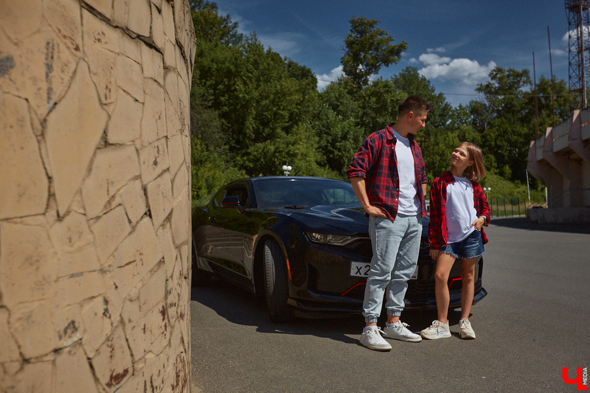 В детстве многие из нас мечтали сесть за руль красивой машины, увиденной на экране или витрине магазина игрушек. Закрыть давний гештальт решил Тимур Фатехов. Выбор отца двух прекрасных дочек пал на брутальный Chevrolet Camaro шестого поколения. Впечатлениями о приобретенном маслкаре владимирец поделился с «Ключ-Медиа».