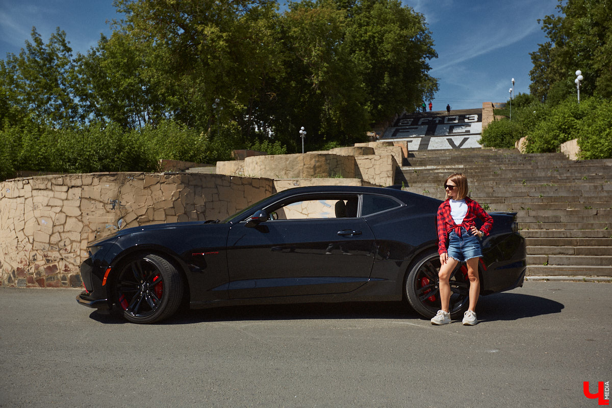 В детстве многие из нас мечтали сесть за руль красивой машины, увиденной на экране или витрине магазина игрушек. Закрыть давний гештальт решил Тимур Фатехов. Выбор отца двух прекрасных дочек пал на брутальный Chevrolet Camaro шестого поколения. Впечатлениями о приобретенном маслкаре владимирец поделился с «Ключ-Медиа».