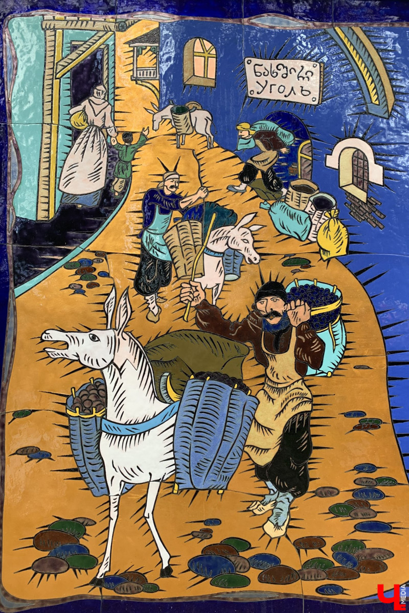 Переделкино        — легендарный дачный поселок, где жили и        творили известные писатели и        поэты. Но        одно место буквально разрушает привычные представления! Это Дом-музей скульптора Зураба Церетели. Зачарованный сад населяют гигантские фигуры, крошечные персонажи, сверкающие мозаикой животные, золотые птицы и        известные герои разных эпох. Столь необычная локация стала одной из        целей нового маршрута для поездки выходного дня.