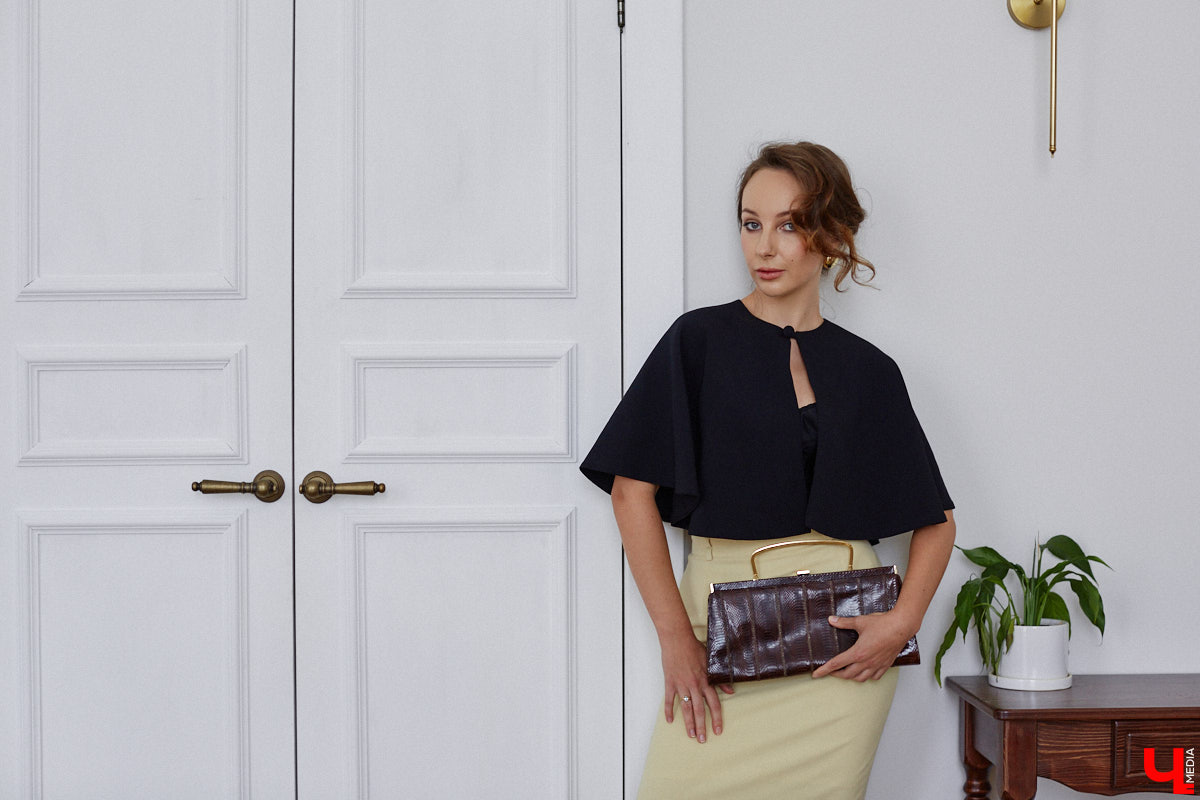 Владимирского фотографа Полину Романычеву не встретишь в джинсах, кроссовках и футболке. ДНК ее стиля составляют винтажные вещи, из которых она формирует изысканные, продуманные до мелочей образы. Четыре повседневных варианта девушка продемонстрировала «Ключ-Медиа».