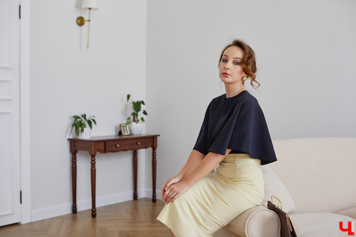 Владимирского фотографа Полину Романычеву не встретишь в джинсах, кроссовках и футболке. ДНК ее стиля составляют винтажные вещи, из которых она формирует изысканные, продуманные до мелочей образы. Четыре повседневных варианта девушка продемонстрировала «Ключ-Медиа».