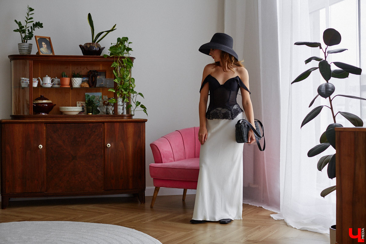 Владимирского фотографа Полину Романычеву не встретишь в джинсах, кроссовках и футболке. ДНК ее стиля составляют винтажные вещи, из которых она формирует изысканные, продуманные до мелочей образы. Четыре повседневных варианта девушка продемонстрировала «Ключ-Медиа».