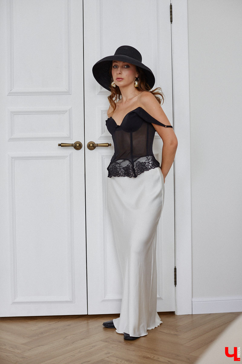 Владимирского фотографа Полину Романычеву не встретишь в джинсах, кроссовках и футболке. ДНК ее стиля составляют винтажные вещи, из которых она формирует изысканные, продуманные до мелочей образы. Четыре повседневных варианта девушка продемонстрировала «Ключ-Медиа».