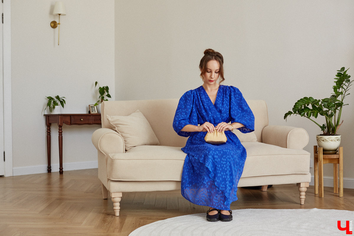 Владимирского фотографа Полину Романычеву не встретишь в джинсах, кроссовках и футболке. ДНК ее стиля составляют винтажные вещи, из которых она формирует изысканные, продуманные до мелочей образы. Четыре повседневных варианта девушка продемонстрировала «Ключ-Медиа».