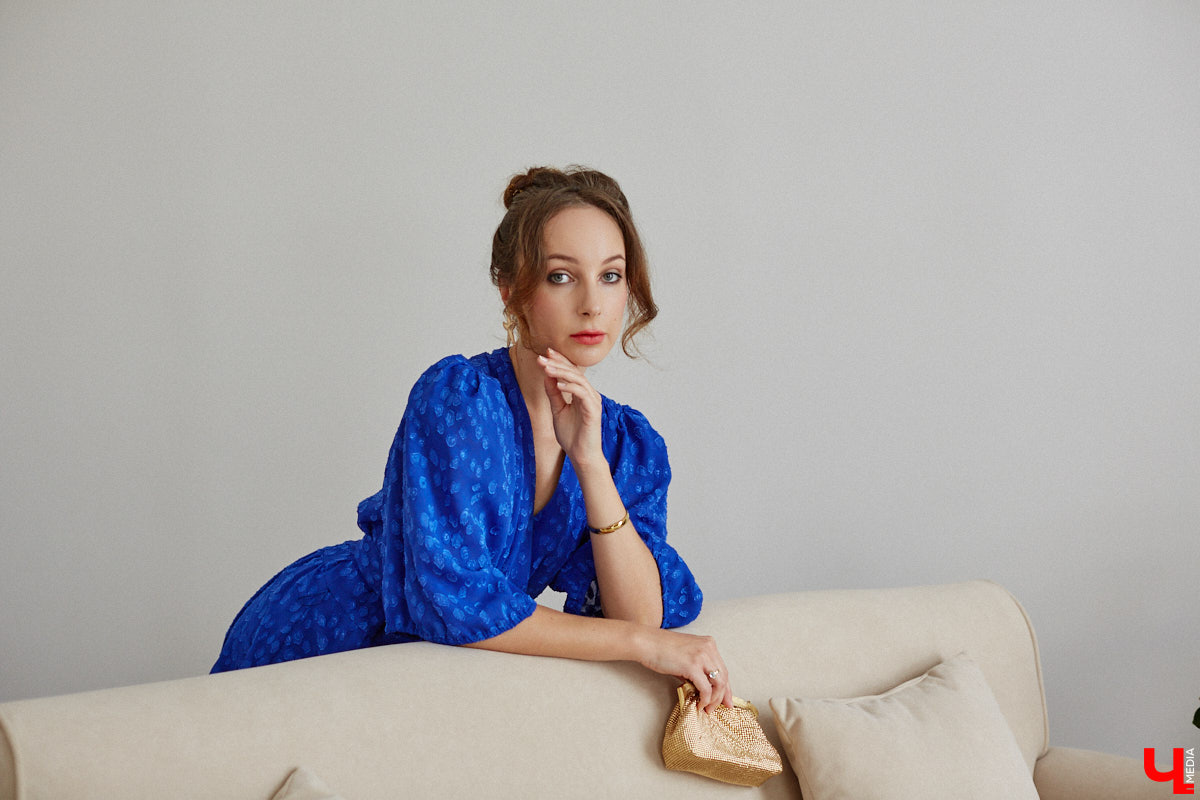 Владимирского фотографа Полину Романычеву не встретишь в джинсах, кроссовках и футболке. ДНК ее стиля составляют винтажные вещи, из которых она формирует изысканные, продуманные до мелочей образы. Четыре повседневных варианта девушка продемонстрировала «Ключ-Медиа».