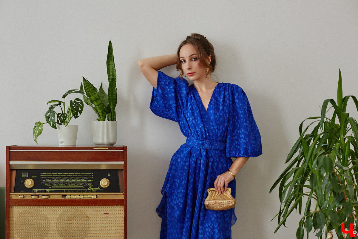 Владимирского фотографа Полину Романычеву не встретишь в джинсах, кроссовках и футболке. ДНК ее стиля составляют винтажные вещи, из которых она формирует изысканные, продуманные до мелочей образы. Четыре повседневных варианта девушка продемонстрировала «Ключ-Медиа».