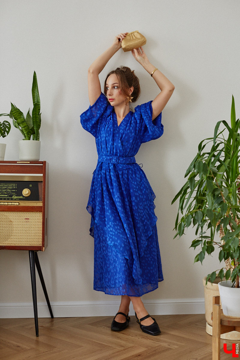 Владимирского фотографа Полину Романычеву не встретишь в джинсах, кроссовках и футболке. ДНК ее стиля составляют винтажные вещи, из которых она формирует изысканные, продуманные до мелочей образы. Четыре повседневных варианта девушка продемонстрировала «Ключ-Медиа».