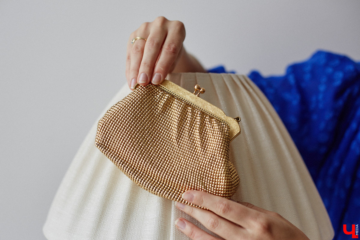 Владимирского фотографа Полину Романычеву не встретишь в джинсах, кроссовках и футболке. ДНК ее стиля составляют винтажные вещи, из которых она формирует изысканные, продуманные до мелочей образы. Четыре повседневных варианта девушка продемонстрировала «Ключ-Медиа».