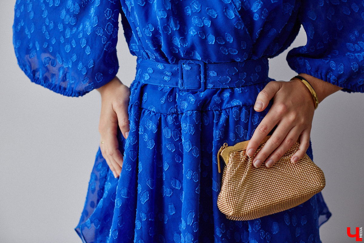 Владимирского фотографа Полину Романычеву не встретишь в джинсах, кроссовках и футболке. ДНК ее стиля составляют винтажные вещи, из которых она формирует изысканные, продуманные до мелочей образы. Четыре повседневных варианта девушка продемонстрировала «Ключ-Медиа».