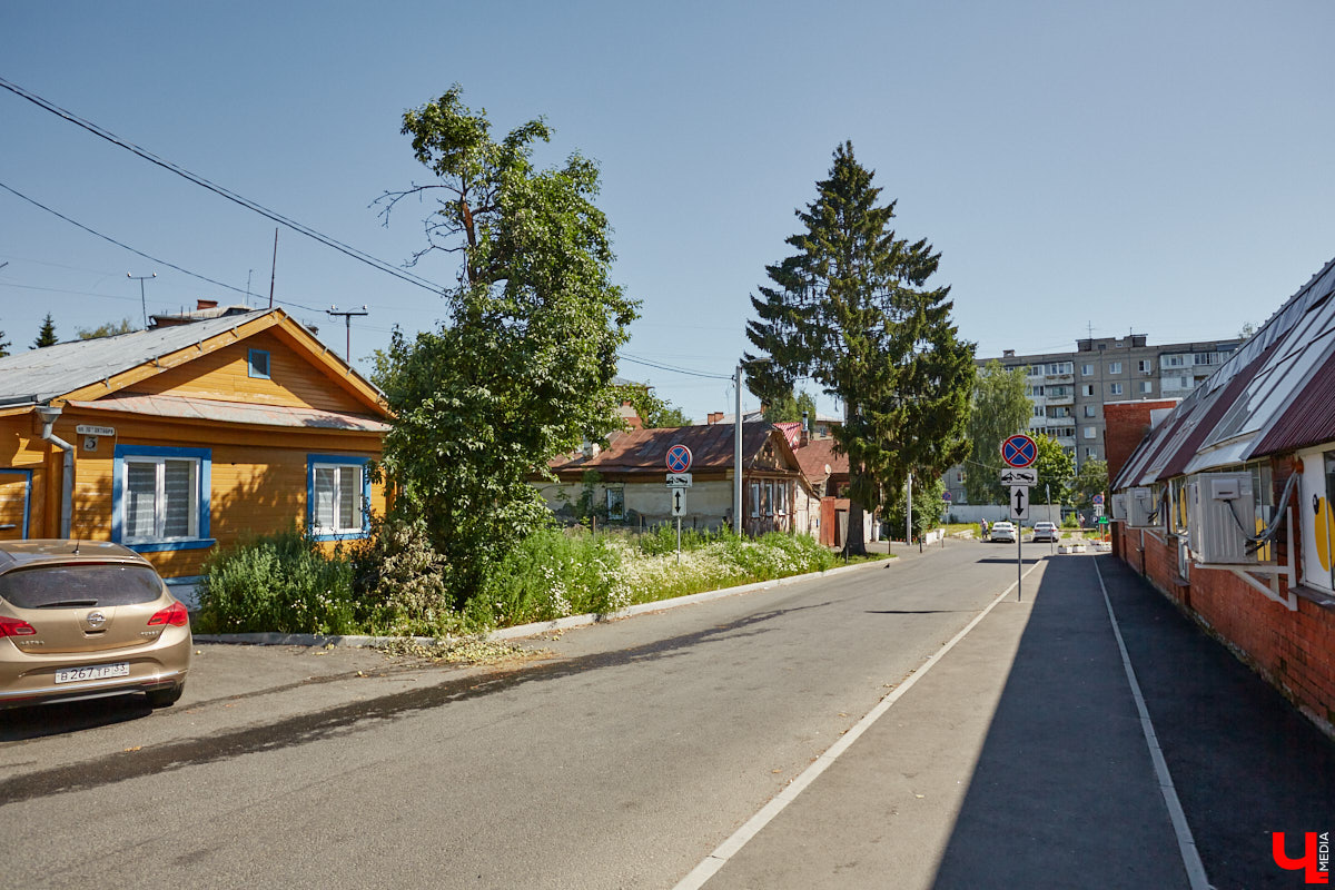 Изменения архитектурного облика города, даже его исторического ядра, неизбежны. В один миг здания с богатым прошлым могут превратиться в призраков. Кто рискует оказаться под ковшом экскаватора или уже удален с карты Владимира, рассказываем в статье.