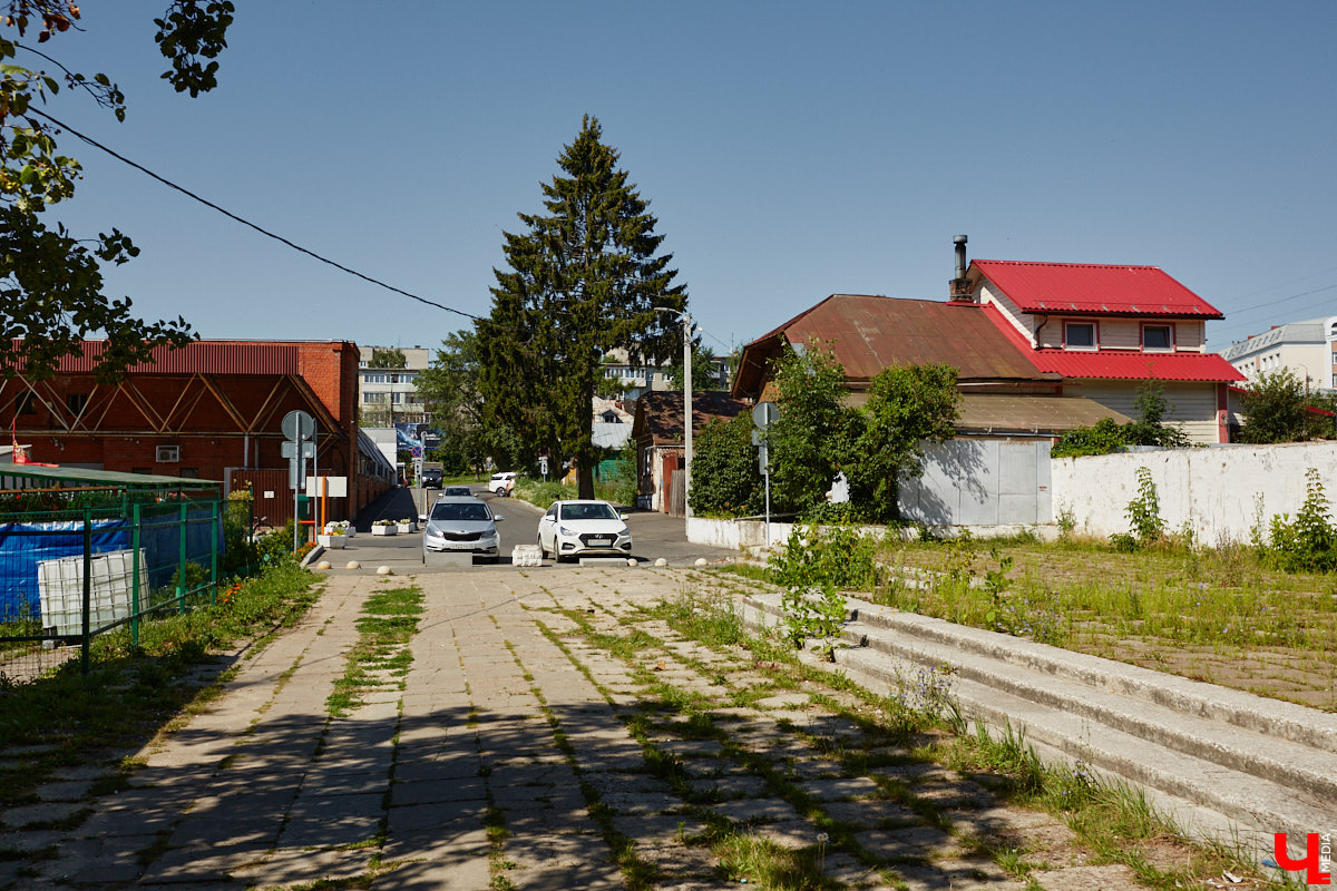 Изменения архитектурного облика города, даже его исторического ядра, неизбежны. В один миг здания с богатым прошлым могут превратиться в призраков. Кто рискует оказаться под ковшом экскаватора или уже удален с карты Владимира, рассказываем в статье.