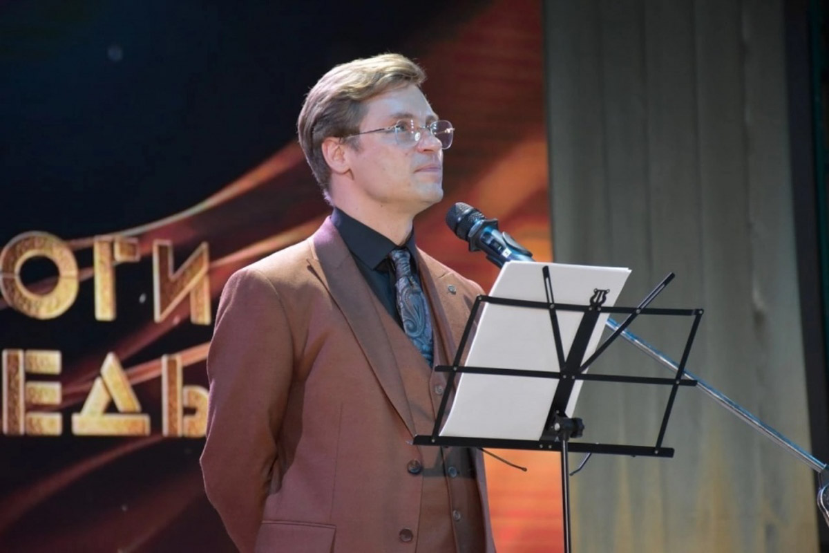 Путешествовать по своей стране сейчас в тренде, и селебрити его всячески поддерживают. Именно поэтому во Владимирской области то и дело встречаются знакомые многим лица. Рассказываем, в каких городах недавно были замечены популярные блогеры, музыканты и актеры.