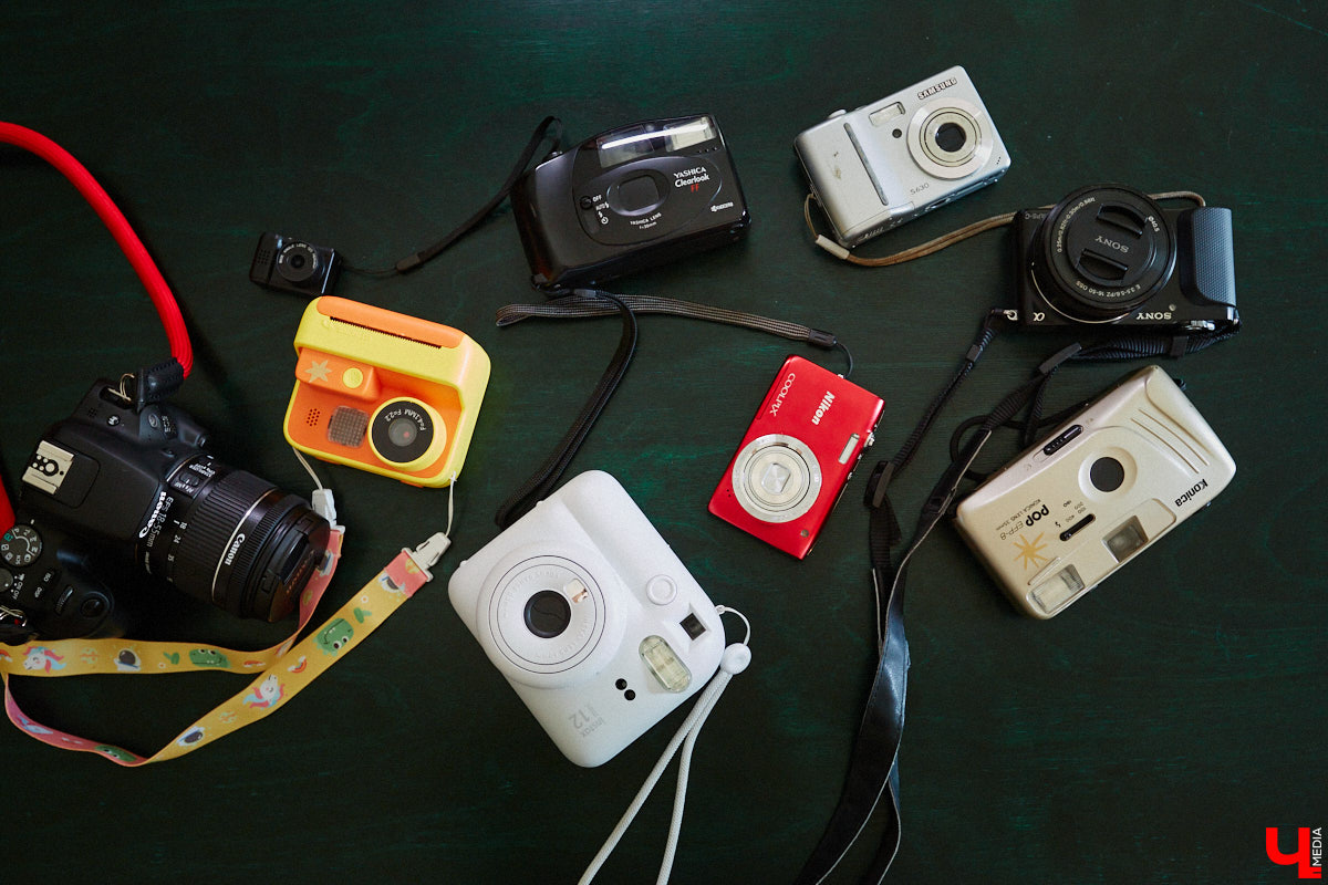 Виктория Афанасьева не эстет-коллекционер, не охотница за раритетами и не частый гость комиссионок. Она собирает те фотоаппараты, которые трогают ее за живое, руководствуясь простым и понятным принципом: «Если цепляет — бери». Тем более в хороших камерах девушка, и сама занимающаяся съемками, кое-что понимает.