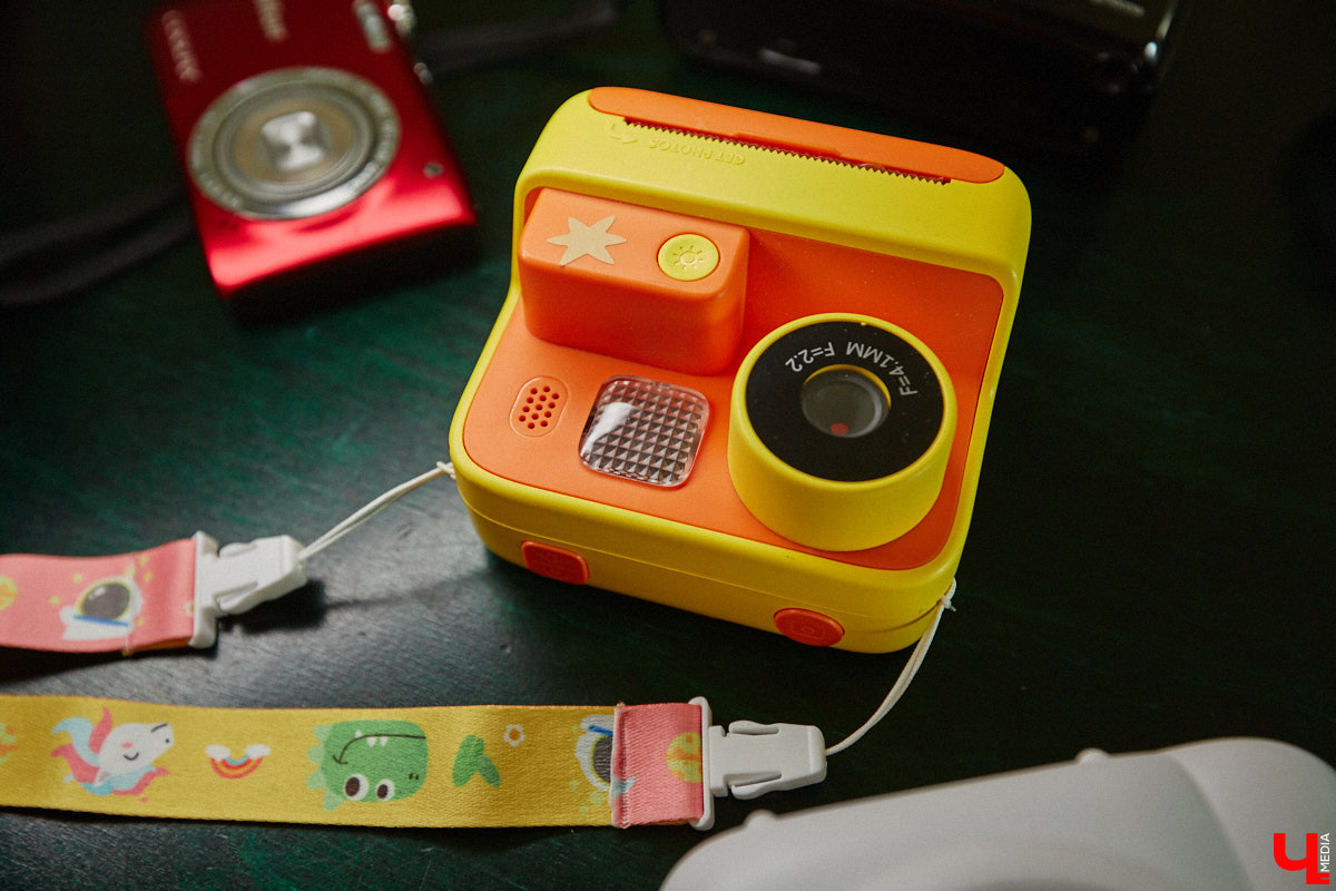 Виктория Афанасьева не эстет-коллекционер, не охотница за раритетами и не частый гость комиссионок. Она собирает те фотоаппараты, которые трогают ее за живое, руководствуясь простым и понятным принципом: «Если цепляет — бери». Тем более в хороших камерах девушка, и сама занимающаяся съемками, кое-что понимает.