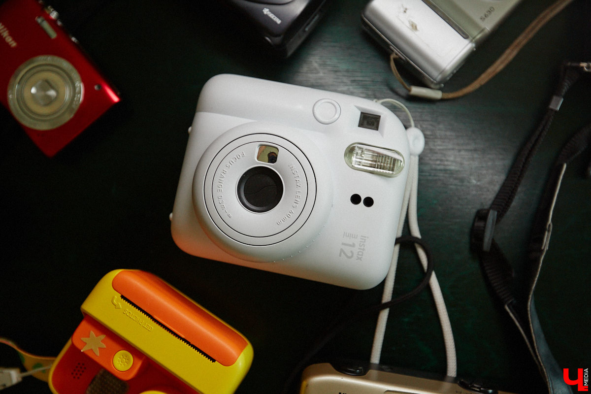 Виктория Афанасьева не эстет-коллекционер, не охотница за раритетами и не частый гость комиссионок. Она собирает те фотоаппараты, которые трогают ее за живое, руководствуясь простым и понятным принципом: «Если цепляет — бери». Тем более в хороших камерах девушка, и сама занимающаяся съемками, кое-что понимает.