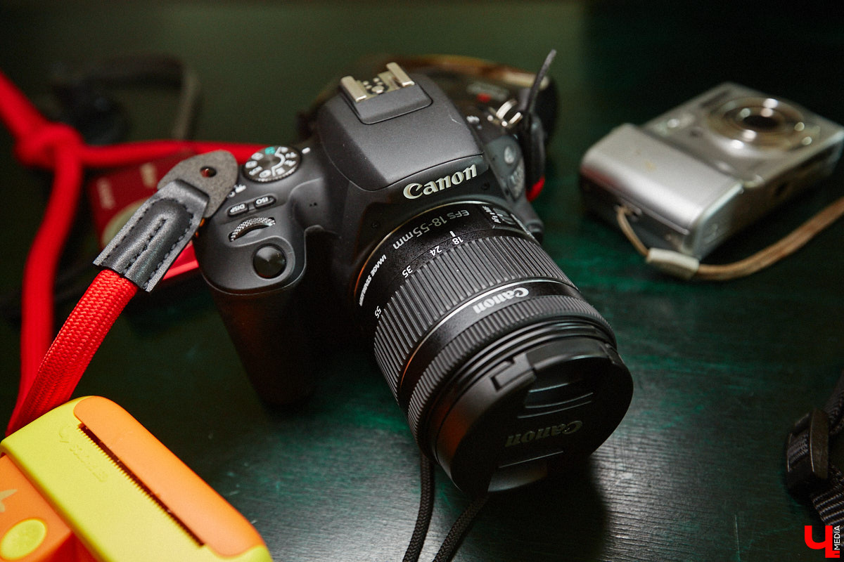 Виктория Афанасьева не эстет-коллекционер, не охотница за раритетами и не частый гость комиссионок. Она собирает те фотоаппараты, которые трогают ее за живое, руководствуясь простым и понятным принципом: «Если цепляет — бери». Тем более в хороших камерах девушка, и сама занимающаяся съемками, кое-что понимает.