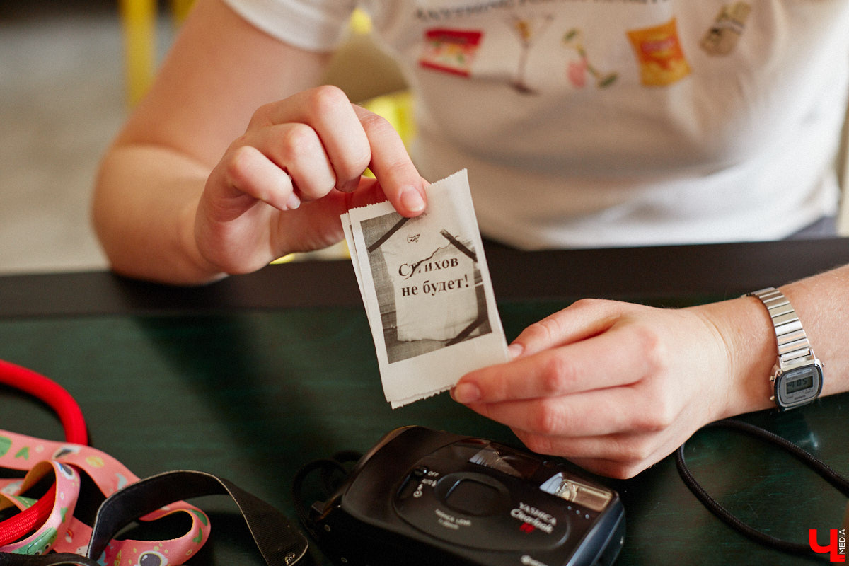 Виктория Афанасьева не эстет-коллекционер, не охотница за раритетами и не частый гость комиссионок. Она собирает те фотоаппараты, которые трогают ее за живое, руководствуясь простым и понятным принципом: «Если цепляет — бери». Тем более в хороших камерах девушка, и сама занимающаяся съемками, кое-что понимает.