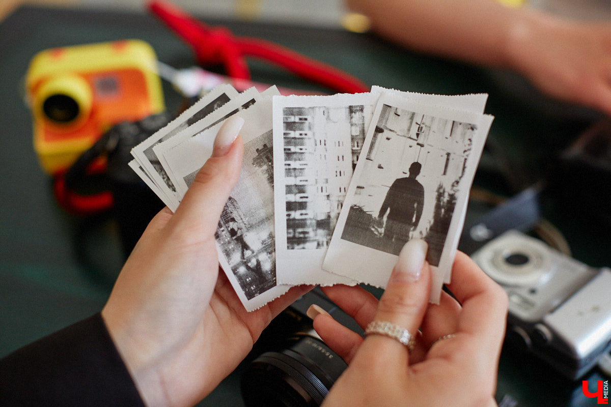 Виктория Афанасьева не эстет-коллекционер, не охотница за раритетами и не частый гость комиссионок. Она собирает те фотоаппараты, которые трогают ее за живое, руководствуясь простым и понятным принципом: «Если цепляет — бери». Тем более в хороших камерах девушка, и сама занимающаяся съемками, кое-что понимает.