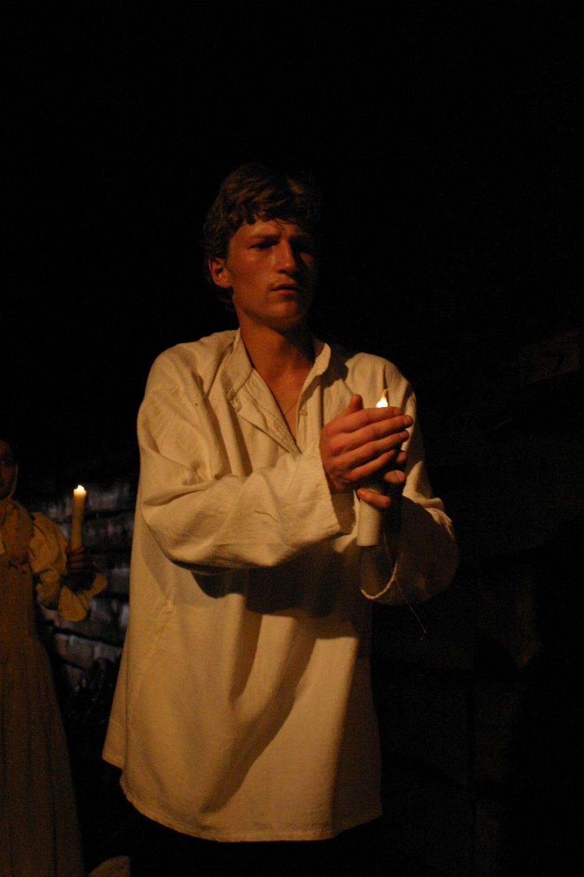 «Режиссер — человек, которому не повезло в актерском ремесле», — говорил польский театральный деятель Густав Холоубек. Так ли это на самом деле? Постановщик Владимирского областного театра драмы Владимир Кузнецов попытался в беседе с «Ключ-Медиа» развенчать устаревший стереотип, а также раскрыл нам свои главные профессиональные секреты.