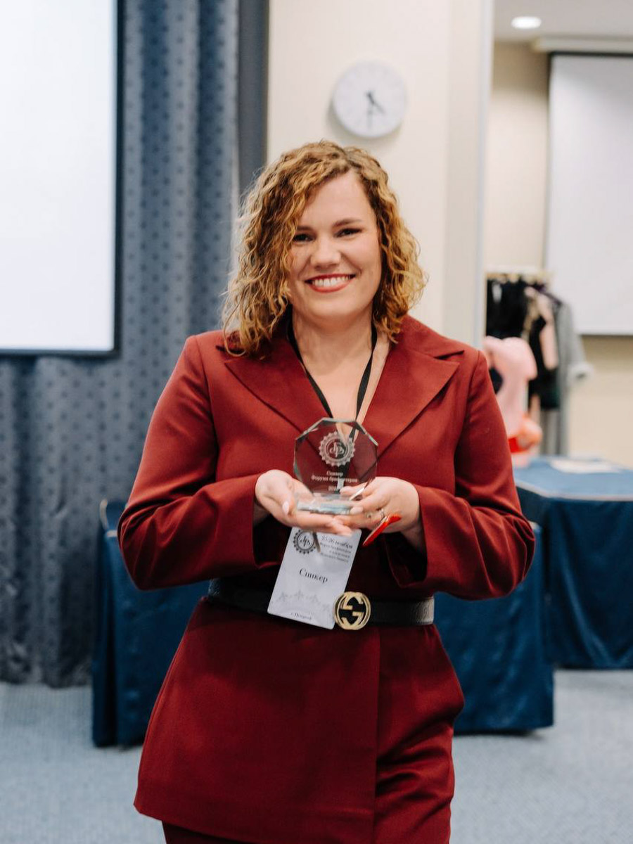 Женщины поймут, как сложно порой подобрать не только красивый, но и удобный бюстгальтер! Для этого даже разработали целую систему — брафиттинг. Во Владимире настоящим асом в нем является Мария Киселева, владелица салона «Танго». На протяжении 12 лет она встречает девушек, которые ищут свой идеальный лиф, и помогает им обрести желаемое. Как ей это удается и почему потом клиентки не хотят возвращаться в обычные магазины, наша героиня рассказала «Ключ-Медиа»!