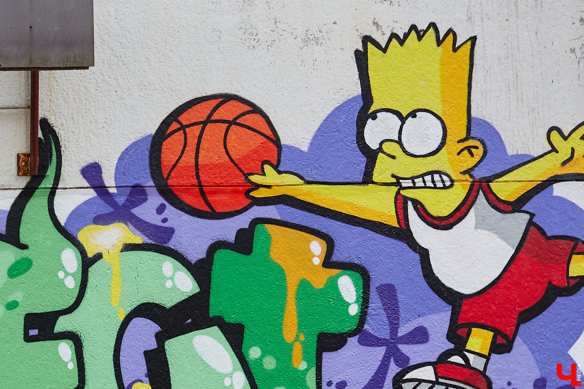 Если Суздаль — музей под открытым небом, то Владимир — творческая площадка. Стрит-арты появляются в городе порой в самых неожиданных местах, оттого их так приятно бывает случайно обнаружить. Надеемся, не испортим сюрприз, подсказав, где расположились новые работы, достойные внимания.