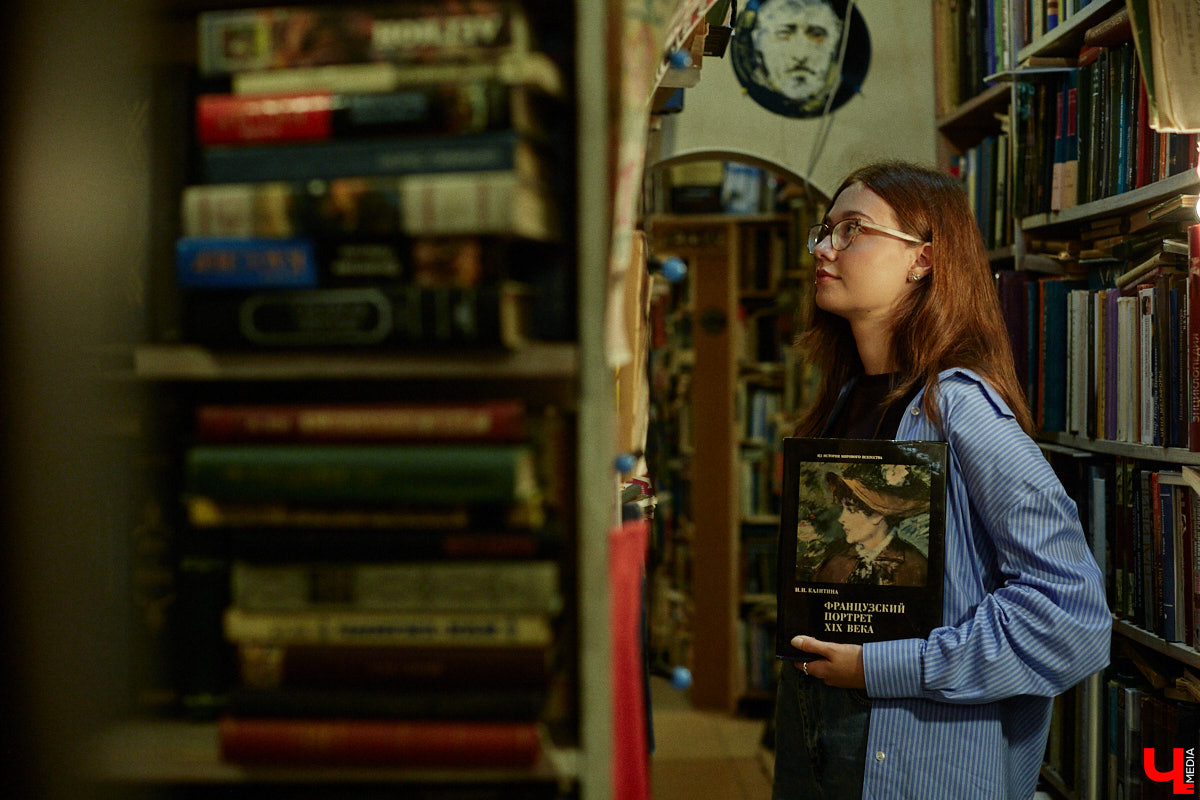 Приятно иметь статус человека читающего. Владимирской журналистке Алине Фадеевой удалось стать лицом одноименного проекта и засветиться на рекламных щитах. О конкурсе, книгах из своего топа и личном рекорде фанат литературы рассказала нашему изданию.