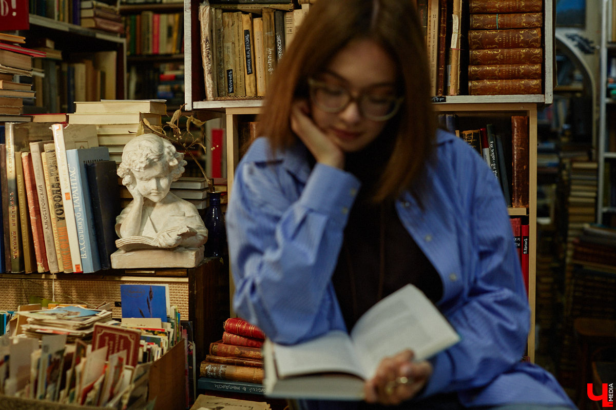 Приятно иметь статус человека читающего. Владимирской журналистке Алине Фадеевой удалось стать лицом одноименного проекта и засветиться на рекламных щитах. О конкурсе, книгах из своего топа и личном рекорде фанат литературы рассказала нашему изданию.