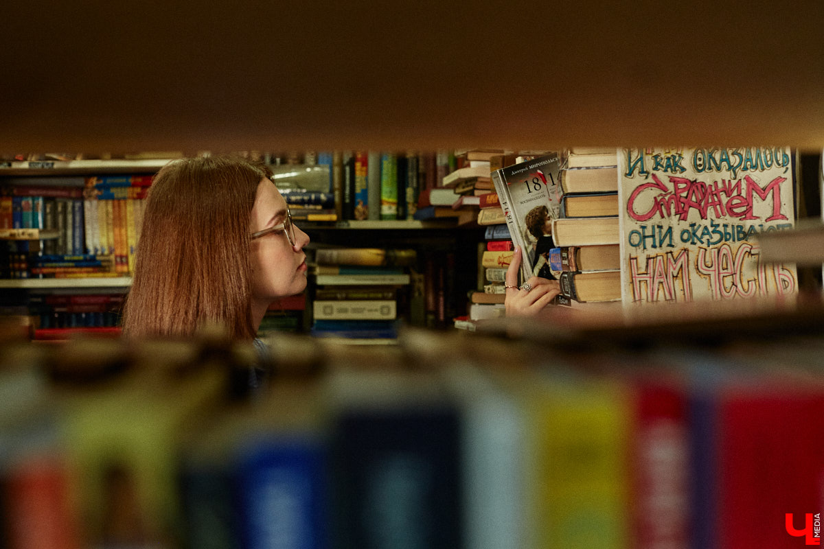 Приятно иметь статус человека читающего. Владимирской журналистке Алине Фадеевой удалось стать лицом одноименного проекта и засветиться на рекламных щитах. О конкурсе, книгах из своего топа и личном рекорде фанат литературы рассказала нашему изданию.