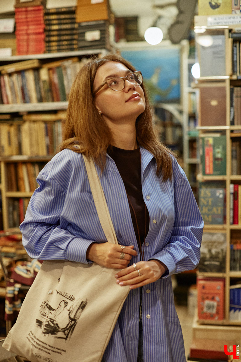 Приятно иметь статус человека читающего. Владимирской журналистке Алине Фадеевой удалось стать лицом одноименного проекта и засветиться на рекламных щитах. О конкурсе, книгах из своего топа и личном рекорде фанат литературы рассказала нашему изданию.