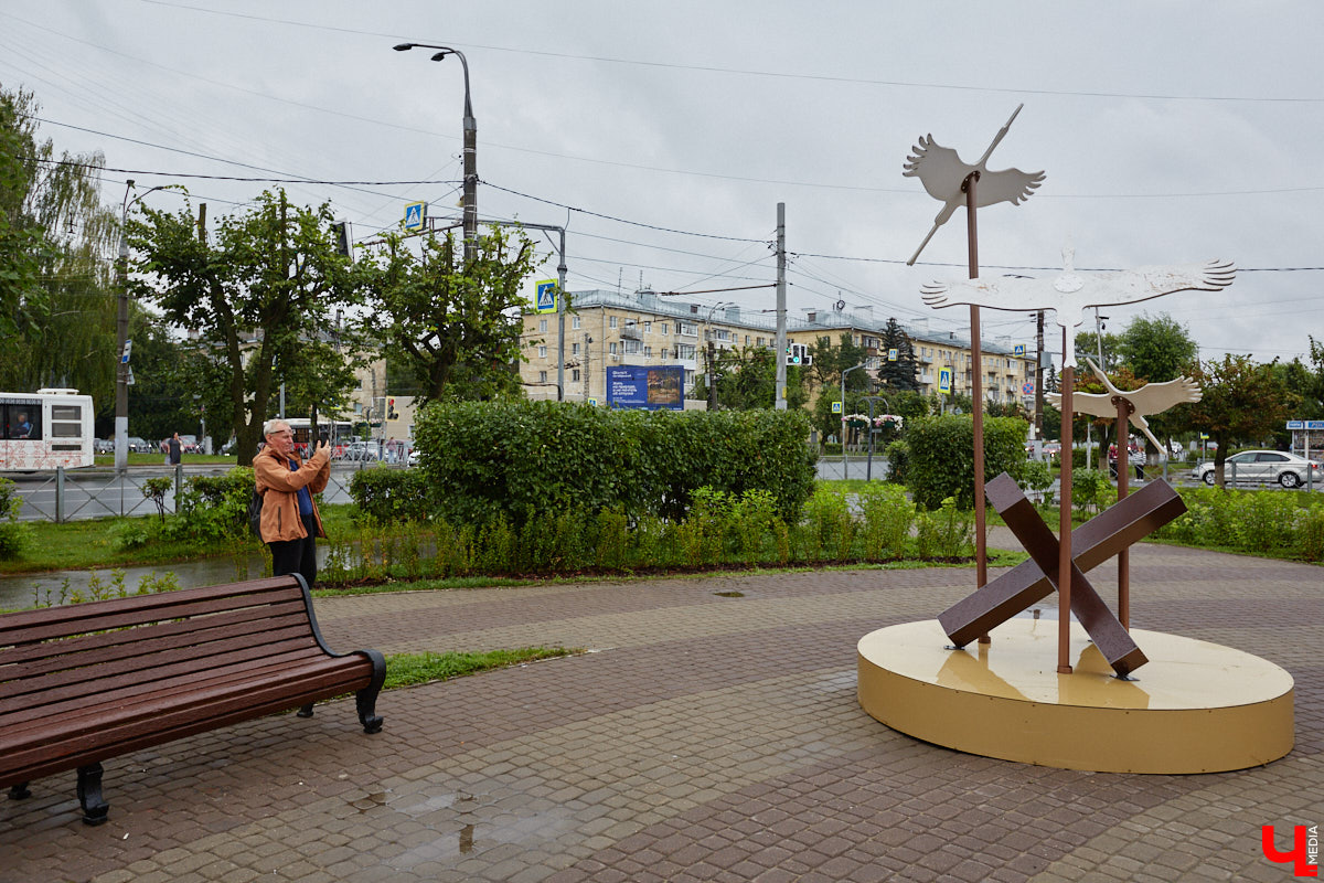 Во Владимире не перестают совершенствовать общественные пространства. На 2025 год было запланировано высадить миллион цветов, благодаря чему областной центр действительно похорошел, хотя бы локально. Три точки на карте, о которых пойдет речь, тому подтверждение!