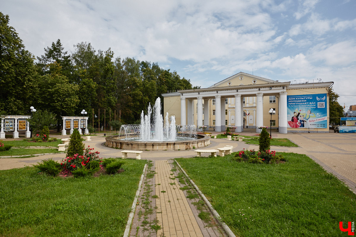 Во Владимире не перестают совершенствовать общественные пространства. На 2025 год было запланировано высадить миллион цветов, благодаря чему областной центр действительно похорошел, хотя бы локально. Три точки на карте, о которых пойдет речь, тому подтверждение!
