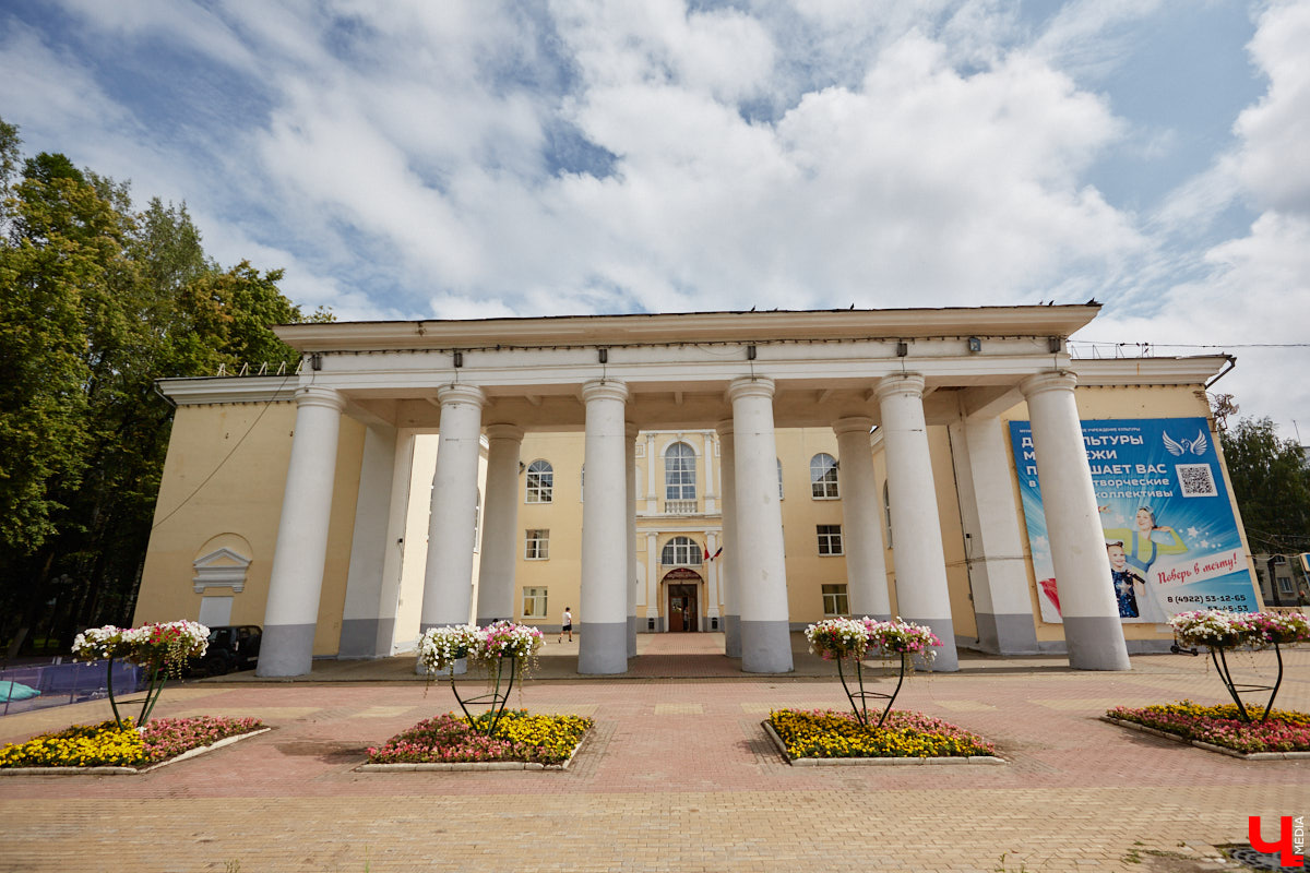 Во Владимире не перестают совершенствовать общественные пространства. На 2025 год было запланировано высадить миллион цветов, благодаря чему областной центр действительно похорошел, хотя бы локально. Три точки на карте, о которых пойдет речь, тому подтверждение!
