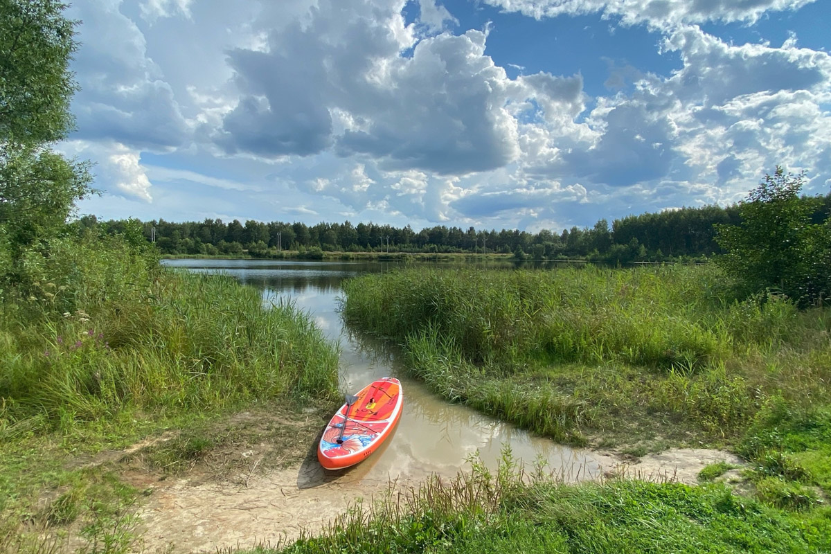 Лето   — идеальное время для путешествий по   воде. Но   куда отправиться, дабы испытать в   деле сапы, рафты и   байдарки? Вариантов немало, однако мы   собрали для вас семь самых живописных и   интересных маршрутов по   водоемам Владимирской области. А   главное, все они подходят как новичкам, так и   опытным туристам.
