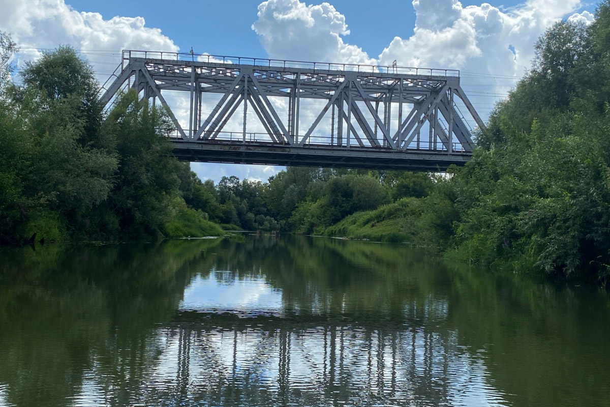 Лето   — идеальное время для путешествий по   воде. Но   куда отправиться, дабы испытать в   деле сапы, рафты и   байдарки? Вариантов немало, однако мы   собрали для вас семь самых живописных и   интересных маршрутов по   водоемам Владимирской области. А   главное, все они подходят как новичкам, так и   опытным туристам.