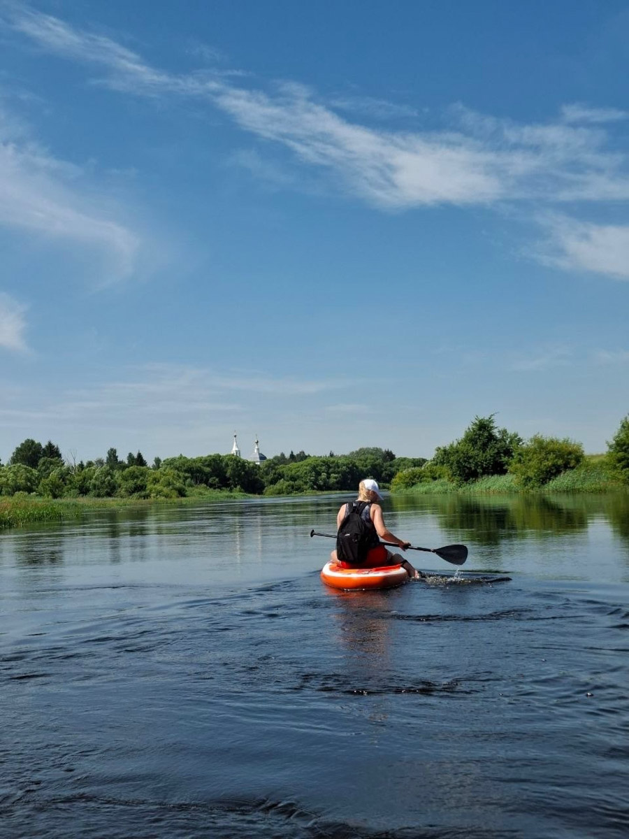 Лето   — идеальное время для путешествий по   воде. Но   куда отправиться, дабы испытать в   деле сапы, рафты и   байдарки? Вариантов немало, однако мы   собрали для вас семь самых живописных и   интересных маршрутов по   водоемам Владимирской области. А   главное, все они подходят как новичкам, так и   опытным туристам.