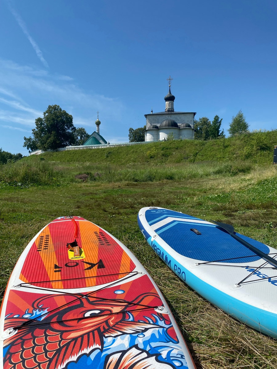 Лето   — идеальное время для путешествий по   воде. Но   куда отправиться, дабы испытать в   деле сапы, рафты и   байдарки? Вариантов немало, однако мы   собрали для вас семь самых живописных и   интересных маршрутов по   водоемам Владимирской области. А   главное, все они подходят как новичкам, так и   опытным туристам.