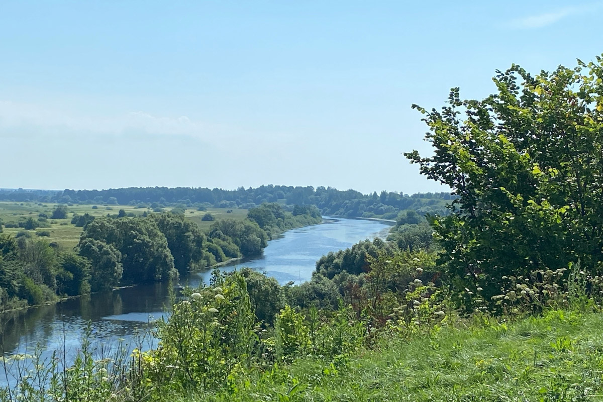 Лето   — идеальное время для путешествий по   воде. Но   куда отправиться, дабы испытать в   деле сапы, рафты и   байдарки? Вариантов немало, однако мы   собрали для вас семь самых живописных и   интересных маршрутов по   водоемам Владимирской области. А   главное, все они подходят как новичкам, так и   опытным туристам.