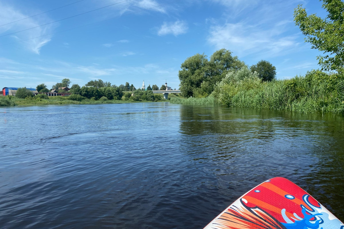 Лето   — идеальное время для путешествий по   воде. Но   куда отправиться, дабы испытать в   деле сапы, рафты и   байдарки? Вариантов немало, однако мы   собрали для вас семь самых живописных и   интересных маршрутов по   водоемам Владимирской области. А   главное, все они подходят как новичкам, так и   опытным туристам.