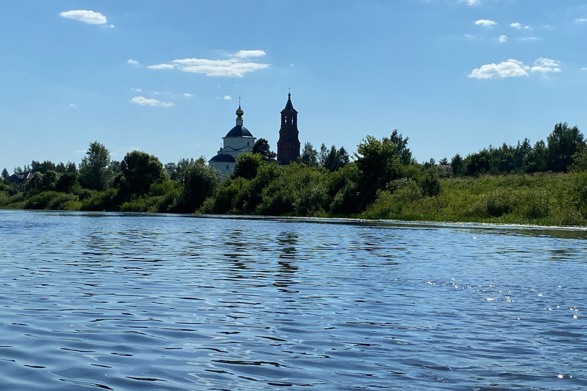 Лето   — идеальное время для путешествий по   воде. Но   куда отправиться, дабы испытать в   деле сапы, рафты и   байдарки? Вариантов немало, однако мы   собрали для вас семь самых живописных и   интересных маршрутов по   водоемам Владимирской области. А   главное, все они подходят как новичкам, так и   опытным туристам.