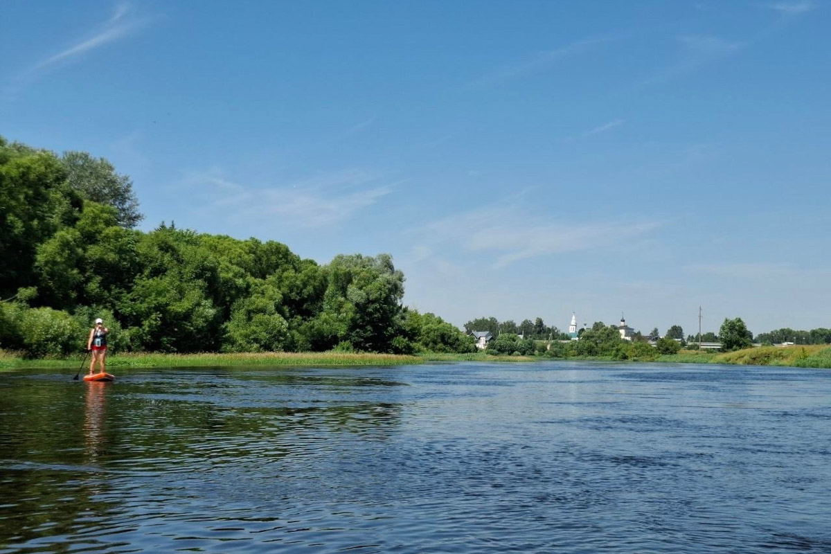 Лето   — идеальное время для путешествий по   воде. Но   куда отправиться, дабы испытать в   деле сапы, рафты и   байдарки? Вариантов немало, однако мы   собрали для вас семь самых живописных и   интересных маршрутов по   водоемам Владимирской области. А   главное, все они подходят как новичкам, так и   опытным туристам.