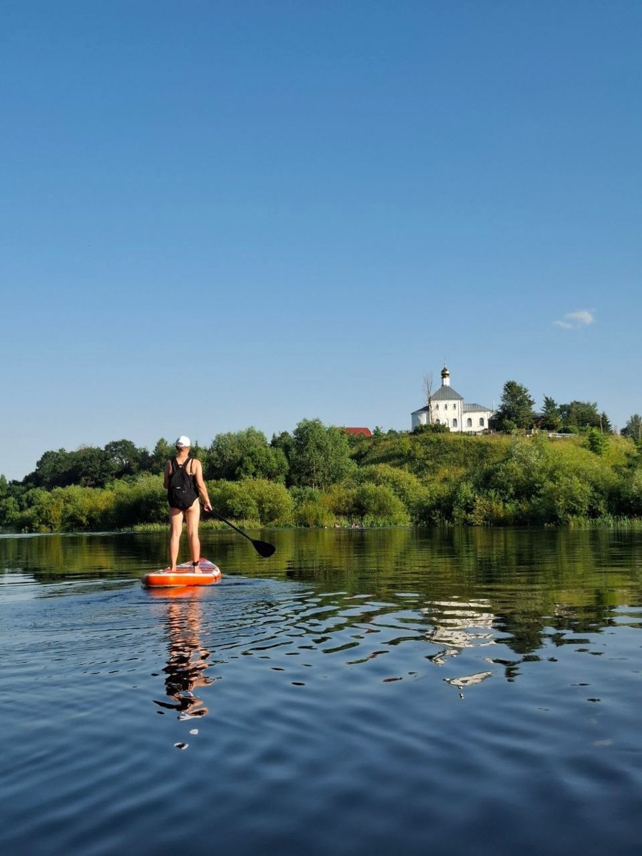 Лето   — идеальное время для путешествий по   воде. Но   куда отправиться, дабы испытать в   деле сапы, рафты и   байдарки? Вариантов немало, однако мы   собрали для вас семь самых живописных и   интересных маршрутов по   водоемам Владимирской области. А   главное, все они подходят как новичкам, так и   опытным туристам.