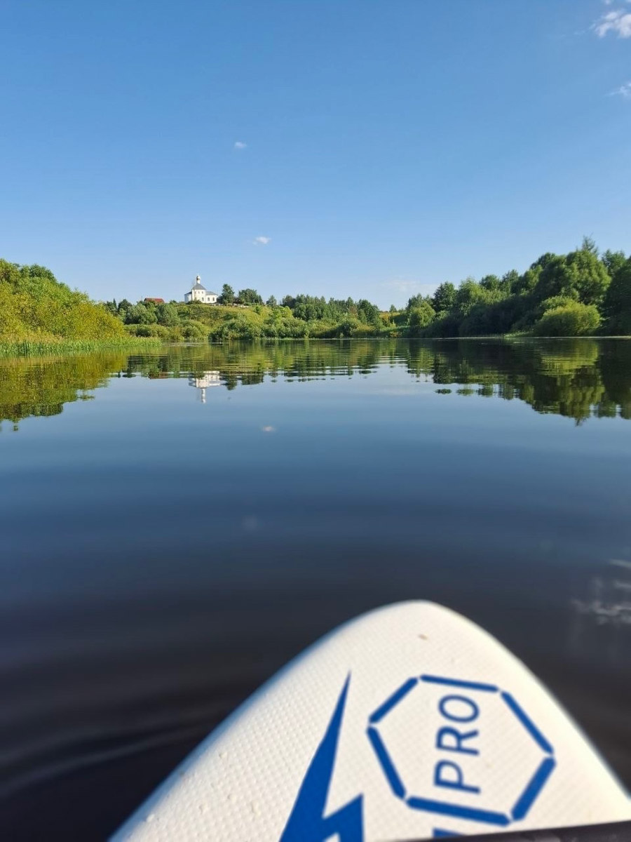 Лето   — идеальное время для путешествий по   воде. Но   куда отправиться, дабы испытать в   деле сапы, рафты и   байдарки? Вариантов немало, однако мы   собрали для вас семь самых живописных и   интересных маршрутов по   водоемам Владимирской области. А   главное, все они подходят как новичкам, так и   опытным туристам.